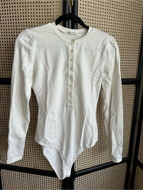 Reformation Nisa Bodysuit in Cream / Ivory size Medium
